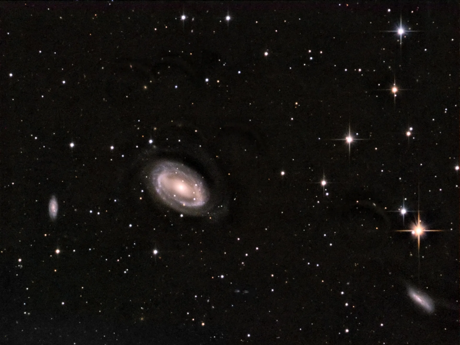 Galaxie NGC 4725