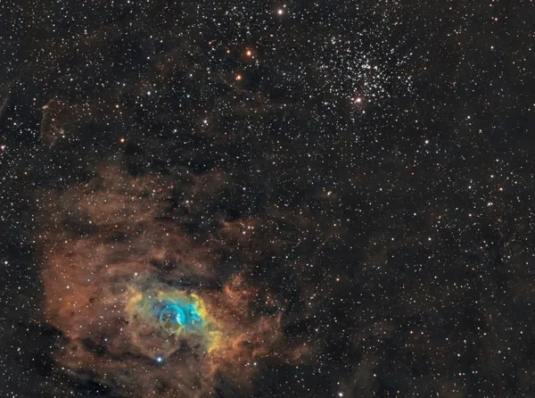 Nébuleuse de la bulle (NGC 7635) et l'amas M52