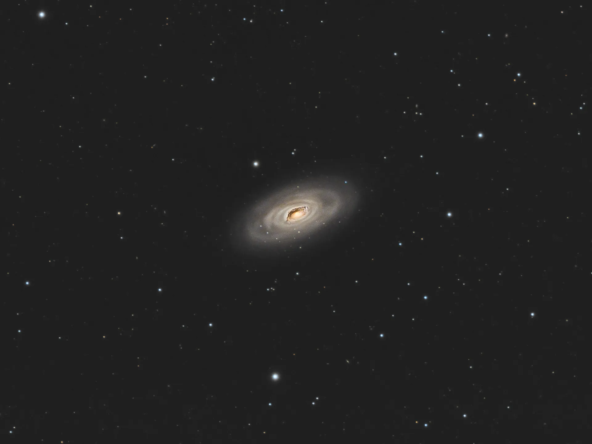 Galaxie de l'oeil noir (M64)