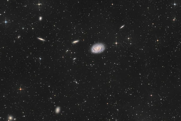 Galaxie NGC 4603 and Friends